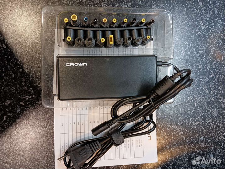 Универсальный адаптер crown cmlc-6009(90 Вт)