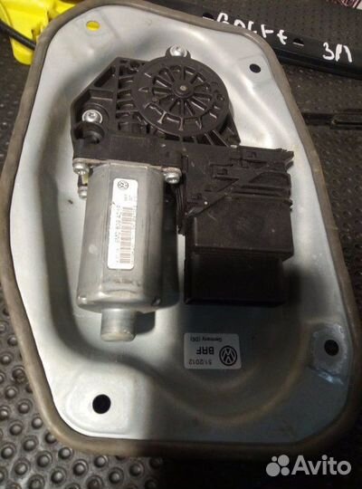 Стеклоподъемник задний левый Volkswagen Golf Plus