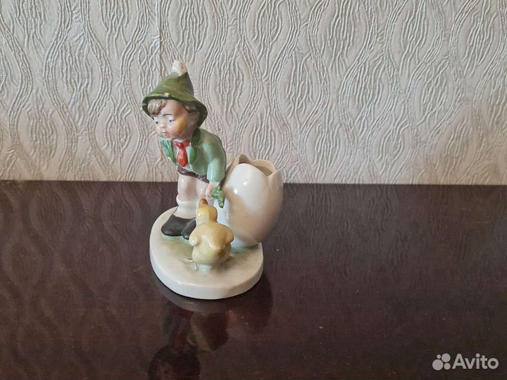 Мальчик с цыпленком фарфор Германия