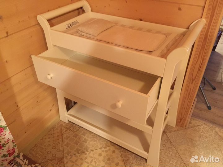 Пеленальный стол