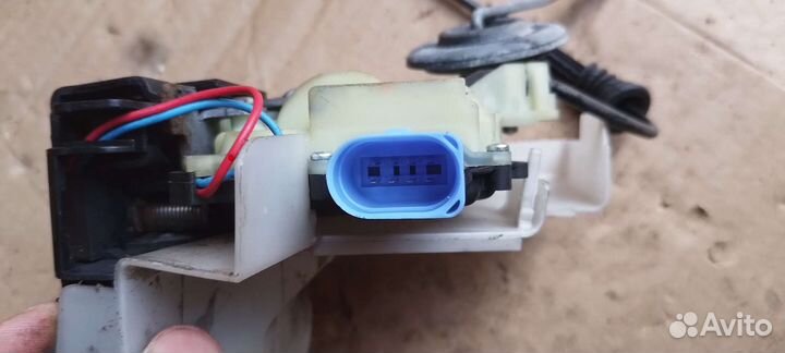 Замок левой двери volkswagen transporter T5