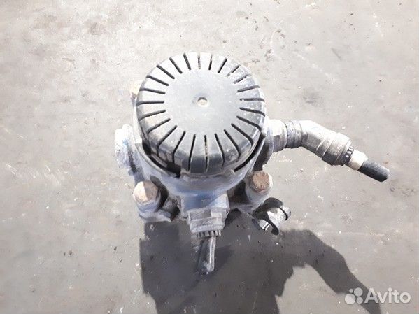 Клапан ускорительный Renault