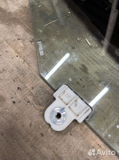 Стекло дверное заднее Mitsubishi L200 kkkl