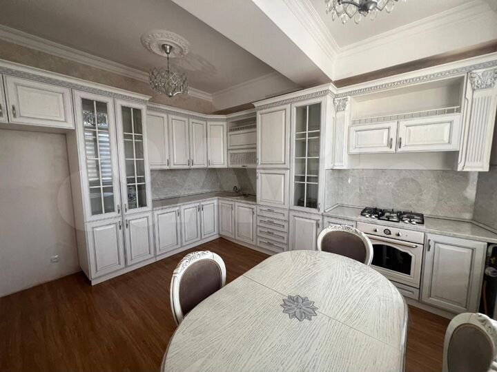 2-к. квартира, 79 м², 8/11 эт.