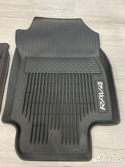 Оригинальные литьевые ковры Toyota RAV4