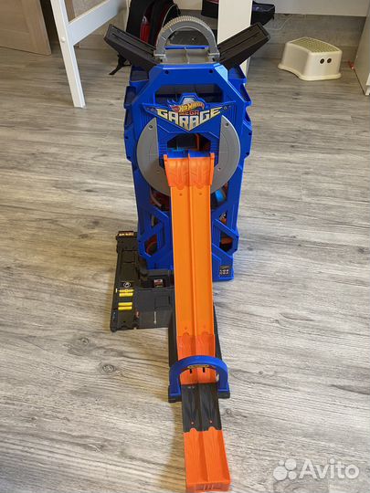 Трек Hot Wheels City Mega Гараж FTB68