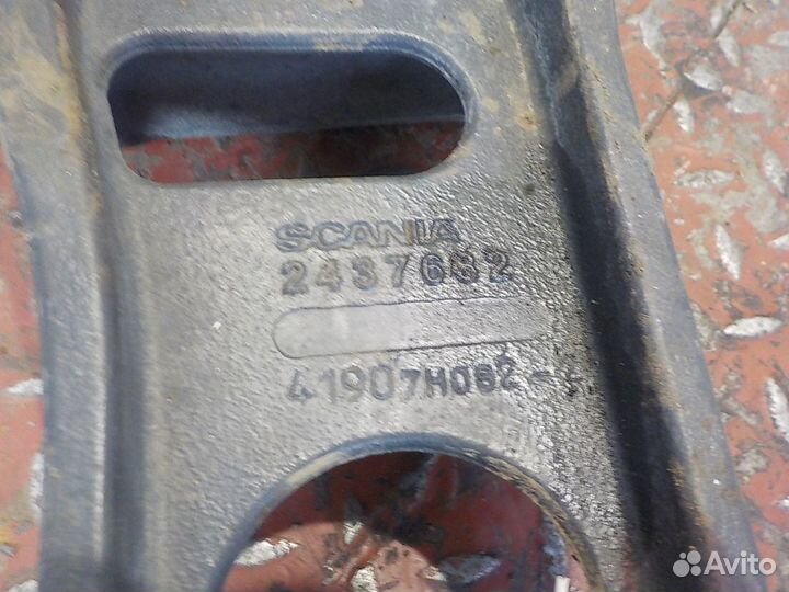 Кронштейн кпп scania