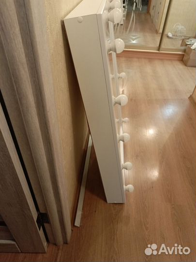 Гримерное зеркало с лампочками