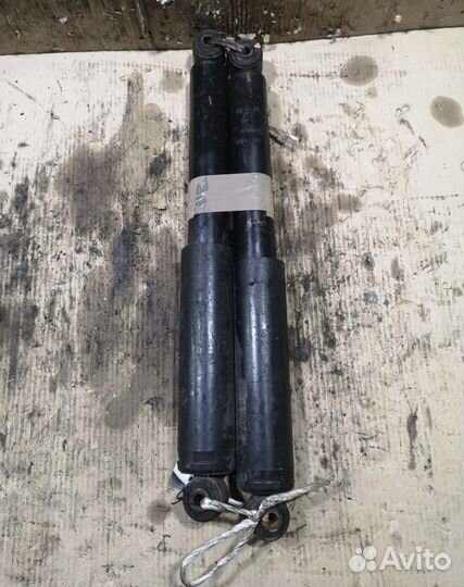 Стойки задние jeep cherokee kj 2003 год