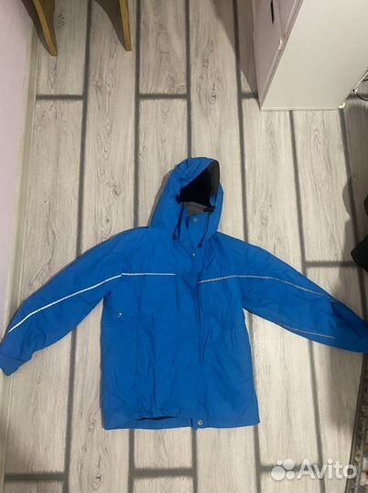 Горнолыжная куртка, комбинезон и перчатки