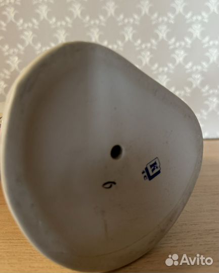 Статуэтка фарфор Девушка с ведром