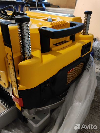 Новый рейсмусовый станок DeWalt DW735