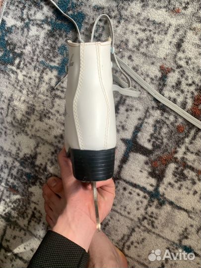 Фигурные коньки детские белые