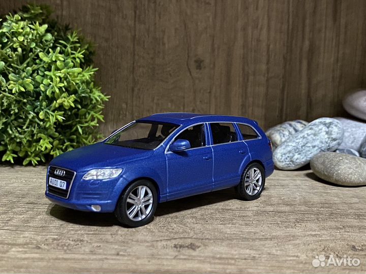 Модель автомобиля Audi Q7