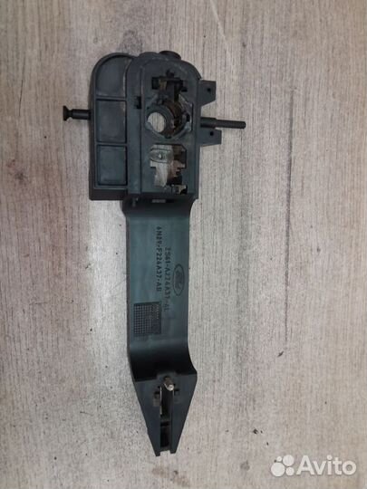 Кронштейн ручки передней левой Ford Fusion I реста