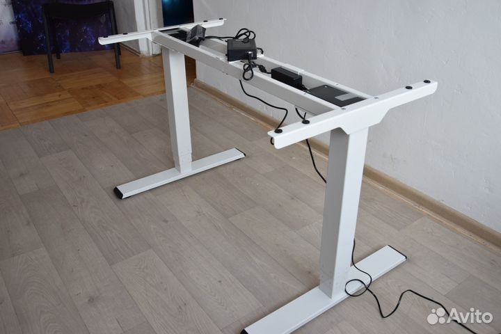 Стол компьютерный с подъемным механизмом