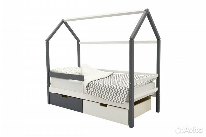 Детская кровать-домик из массива