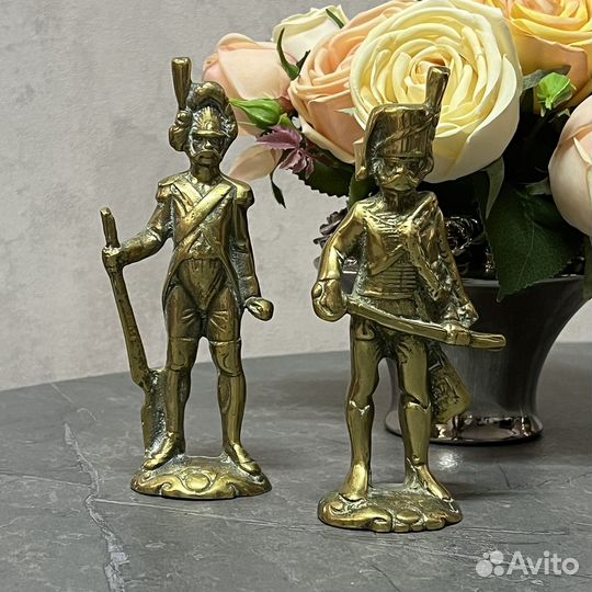 Антикварные статуэтки солдатов
