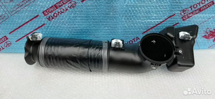 Патрубок воздушного фильтра Toyota 200