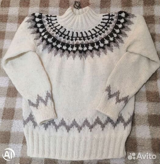Шерстяной свитер ручной работы