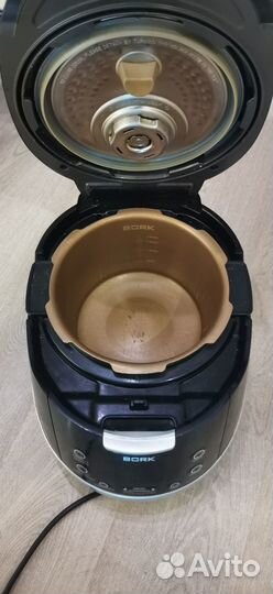 Мультиварка Bork u701