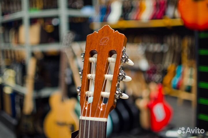 Классическая гитара Perez 620 cedar