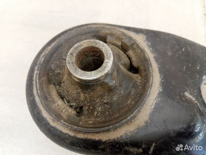 Рычаг передний левый нижний