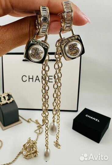 Кулон,серьги,брошь Chanel