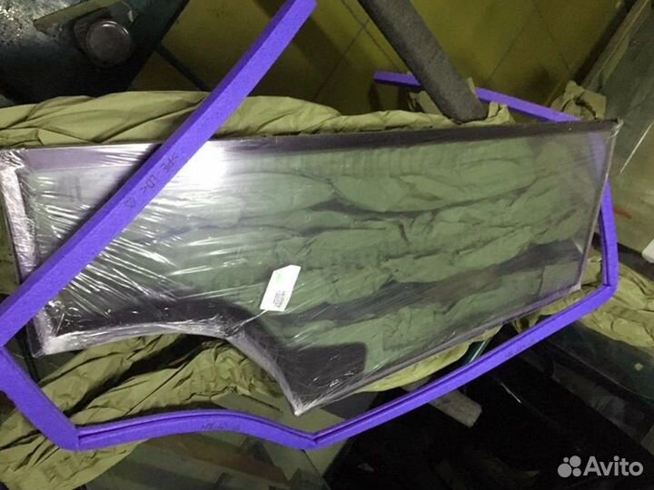 Стекло лобовое верхнее Caterpillar