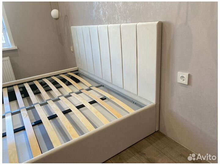 Кровать детская односпальная с мягкой спинкой