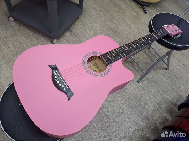 Гитара акустическая розовая