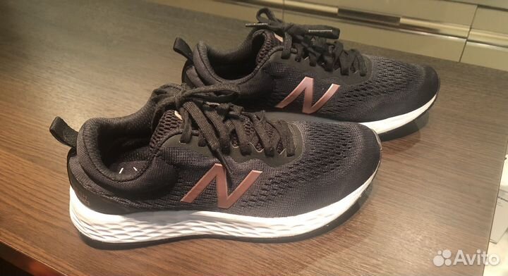 Кроссовки женские, детские