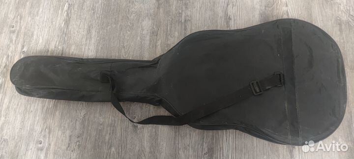 Гитара с чехлом