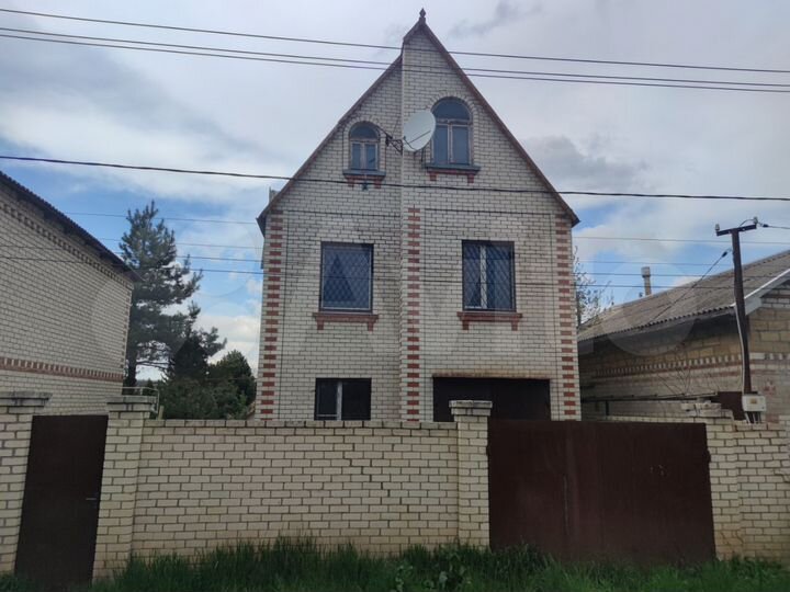 Дом 198 м² на участке 5 сот.