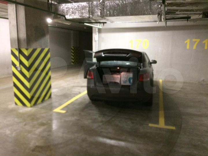 Машиноместо, 13 м²