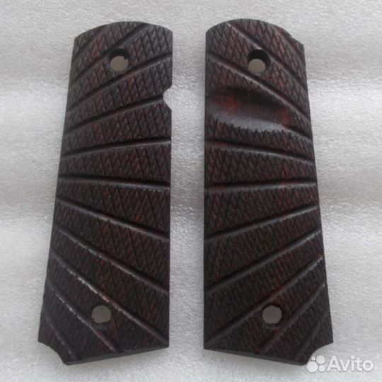 Накладки страйкбольного кольта KJW