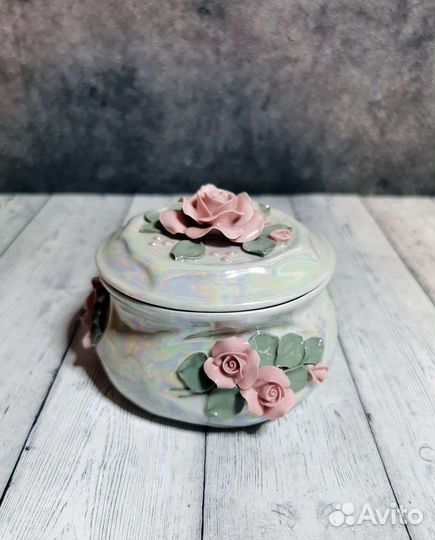 Шкатулка СССР Кисловодский фарфор с лепниной. Торг