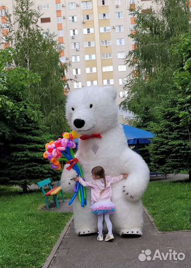 Поздравление большого белого мишки