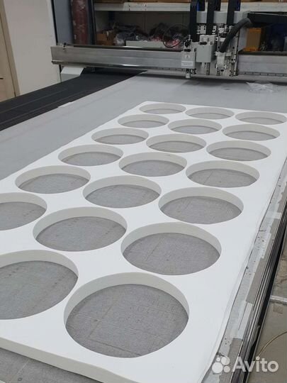 Раскрой ткани, резины, паронита, изолона