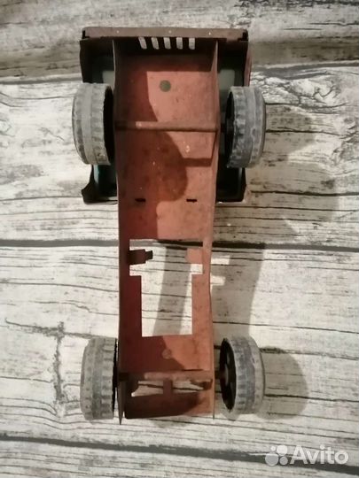 Игрушка жестяная машина СССР