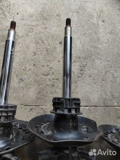 Амортизатор передний Мерседес W212