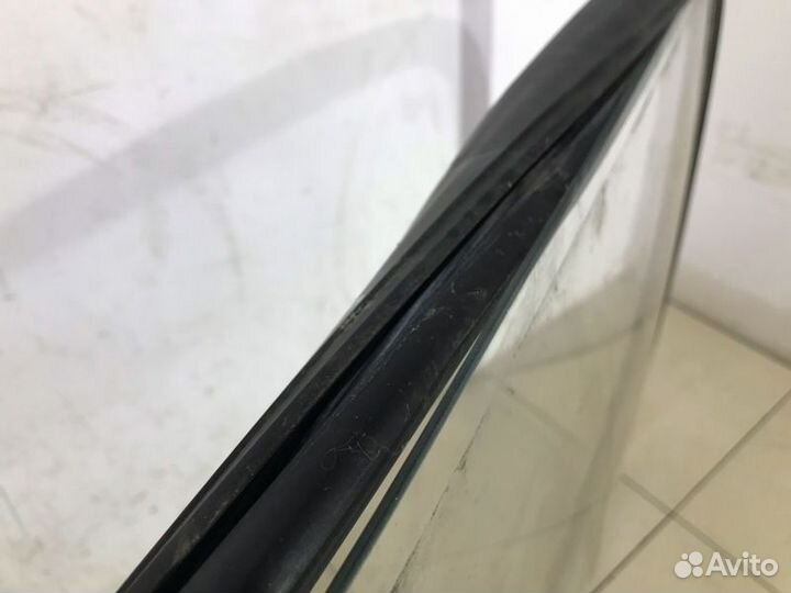 Стекло заднее боковое правое