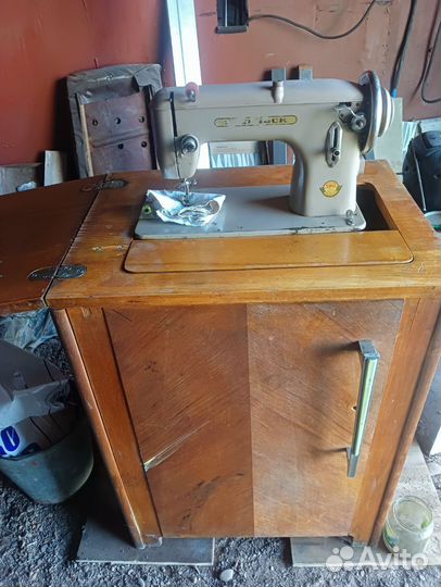 Швейная машина Подольск ножная