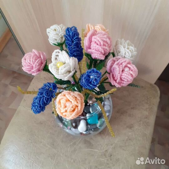 Статуэтка.Букет из бисера