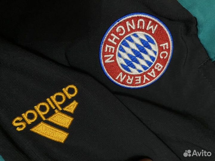 Штаны adidas FC Bayern Icon Woven HT8837