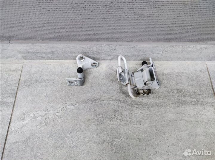 Петли двери передние левые Vw Passat B7 Alltrack