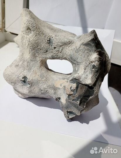 Камень кремень природный с отверстиями