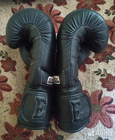 Боксерские перчатки 16 oz Excalibur
