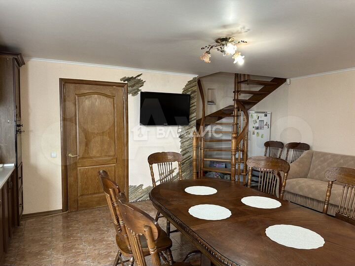 Дом 175 м² на участке 6 сот.