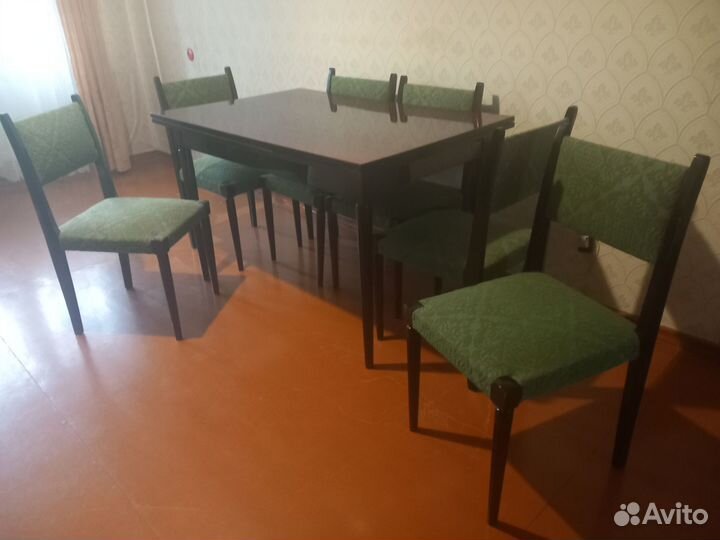 Любителям деревянной мебели Стол и стулья из масси